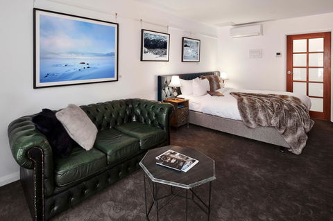 Daylesford Art Motel - Darwin Holiday 9