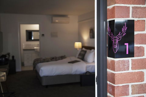 Daylesford Art Motel - Darwin Holiday 8