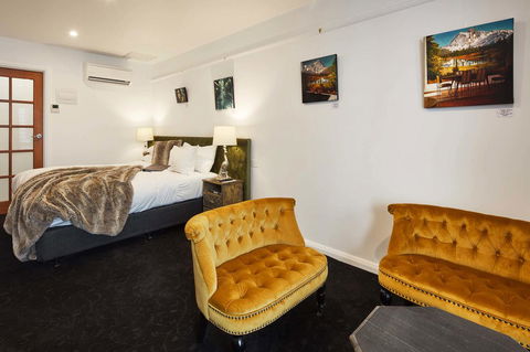 Daylesford Art Motel - Darwin Holiday 13