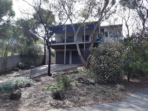 Elevated Holiday House Overlooks Tranquil Wetlands - Darwin Holiday 13