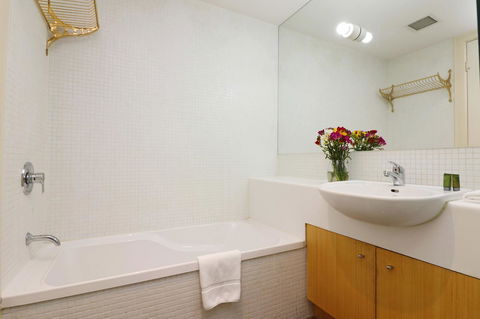 Majorca Magic On Flinders Lane - Rejuvenate Stays - Darwin Holiday 37