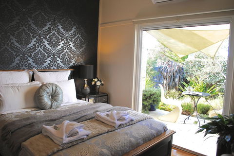 Bed Of Roses - Darwin Holiday 2