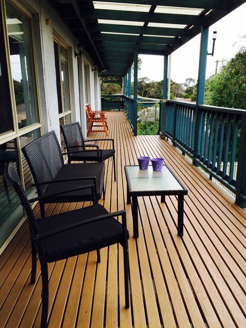 Nest On A Crest - Darwin Holiday 26