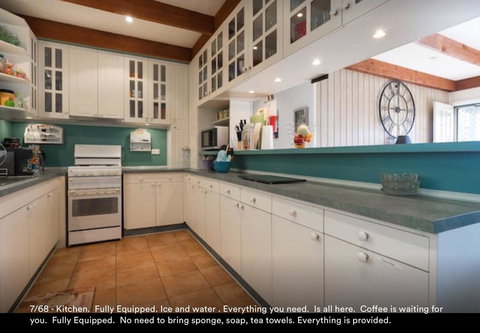 Nest On A Crest - Darwin Holiday 10