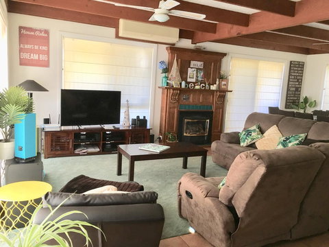 Nest On A Crest - Darwin Holiday 0