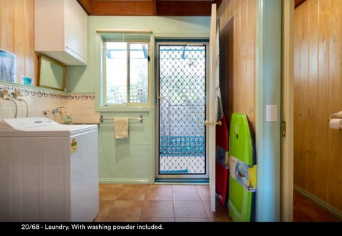 Nest On A Crest - Darwin Holiday 19