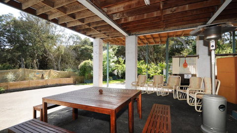 Nest On A Crest - Darwin Holiday 31