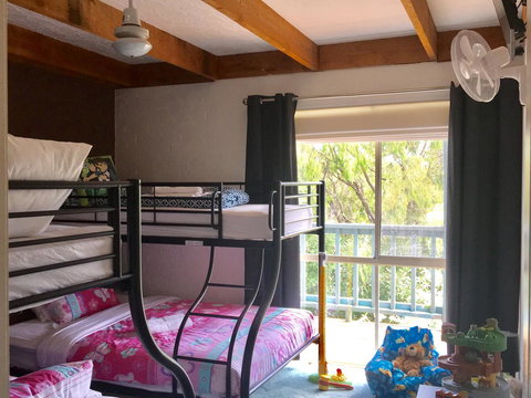 Nest On A Crest - Darwin Holiday 16