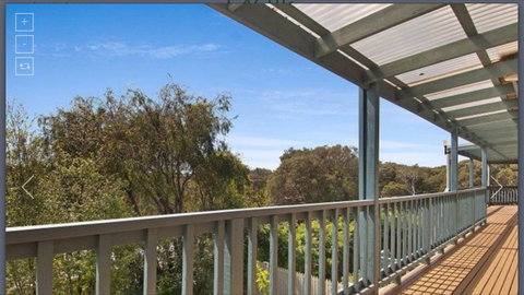 Nest On A Crest - Darwin Holiday 24