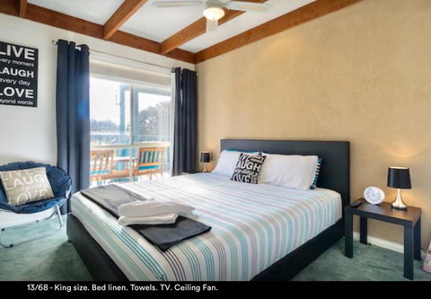 Nest On A Crest - Darwin Holiday 15