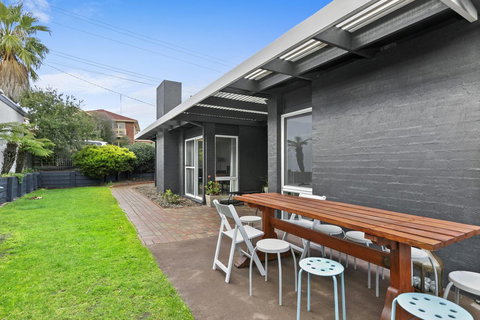 Mysa Anglesea Sleeps 7 WiFi SmartTV Cafes Shops - Darwin Holiday 13