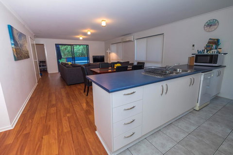 Demure Charm - Darwin Holiday 6