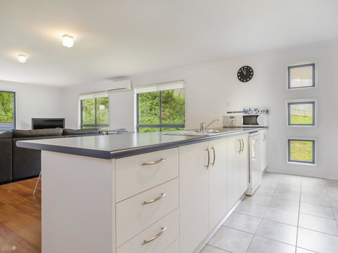 Demure Charm - Darwin Holiday 15