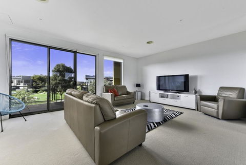 Torquay Golf Retreats - Pool, Beach, Tennis, Golf - Darwin Holiday 0