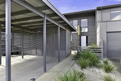 Torquay Golf Retreats - Pool, Beach, Tennis, Golf - Darwin Holiday 4