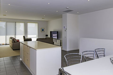 Torquay Golf Retreats - Pool, Beach, Tennis, Golf - Darwin Holiday 3