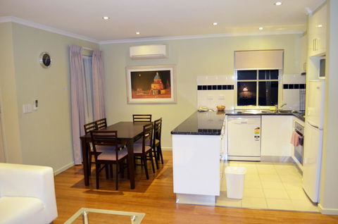 Buckingham Apartments - Darwin Holiday 13