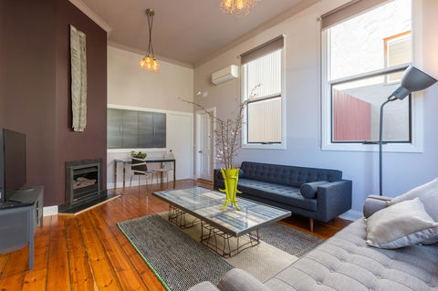 The Old Mechanics - Darwin Holiday 7