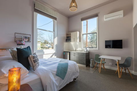 The Old Mechanics - Darwin Holiday 11