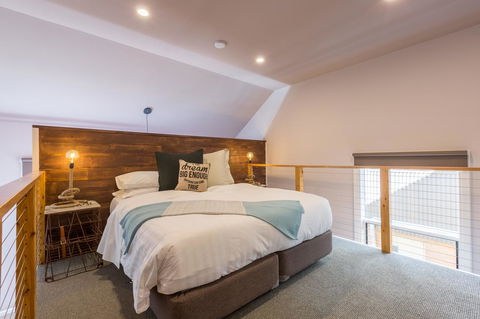 The Old Mechanics - Darwin Holiday 9