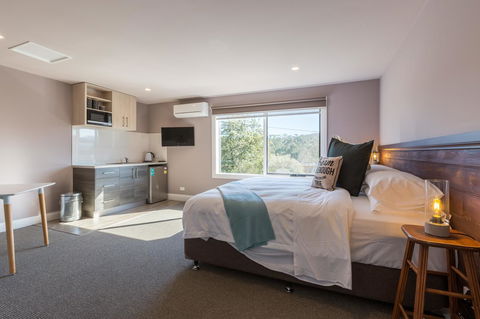 The Old Mechanics - Darwin Holiday 15