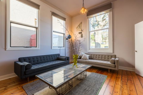 The Old Mechanics - Darwin Holiday 5