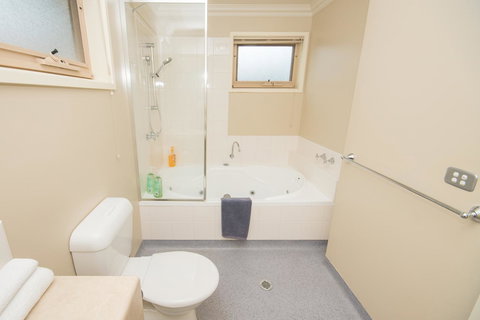 The Pitch - Darwin Holiday 19