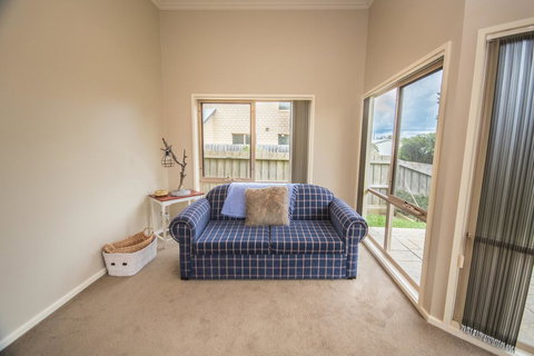 The Pitch - Darwin Holiday 34