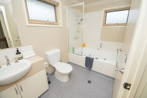 The Pitch - Darwin Holiday 21