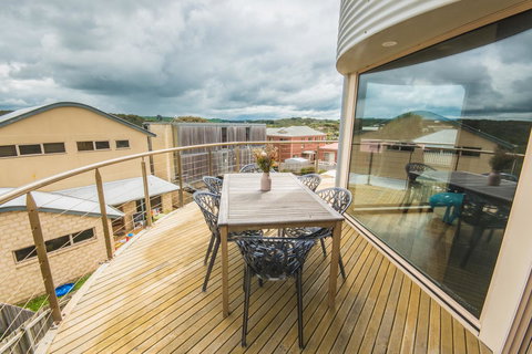 The Pitch - Darwin Holiday 10