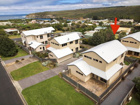 The Pitch - Darwin Holiday 38