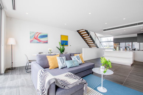 Docklands Waterfront Luxury Villa - Darwin Holiday 9