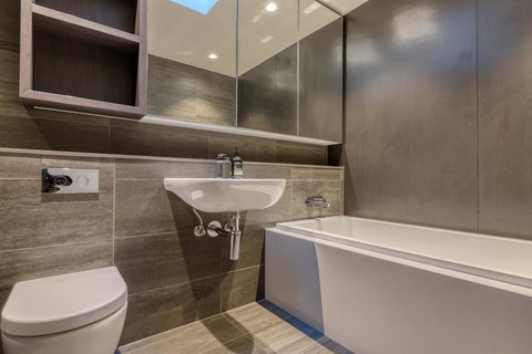 Docklands Waterfront Luxury Villa - Darwin Holiday 17