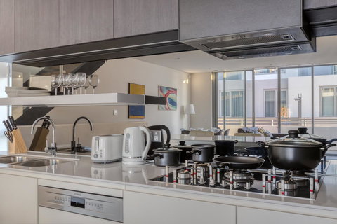 Docklands Waterfront Luxury Villa - Darwin Holiday 29