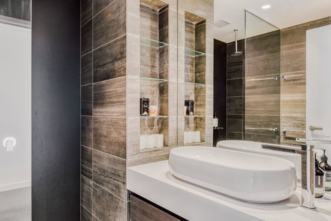 Docklands Waterfront Luxury Villa - Darwin Holiday 19