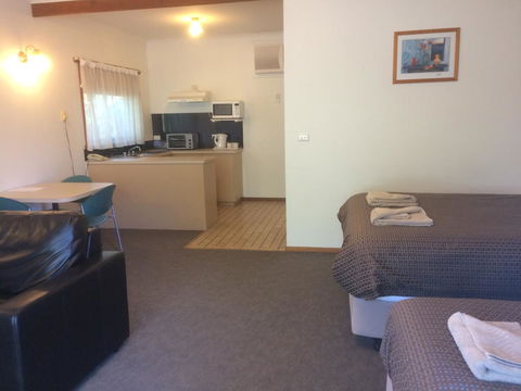 Ambassador Motor Inn - Darwin Holiday 7