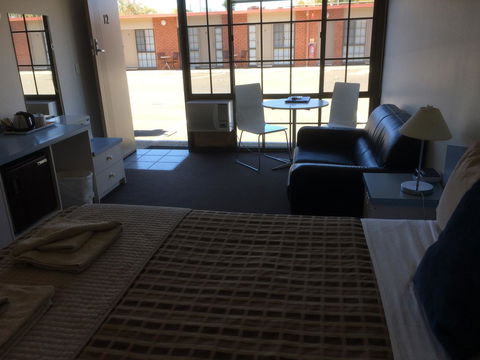 Ambassador Motor Inn - Darwin Holiday 24