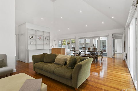 Perfect Blairgowrie Beach House - Darwin Holiday 4
