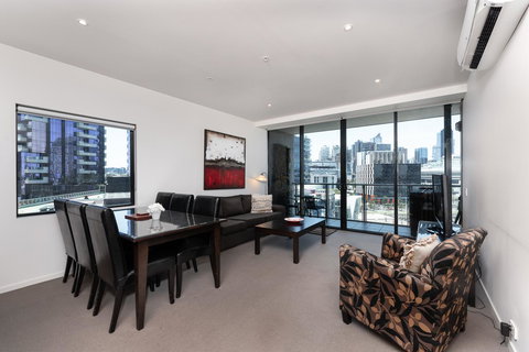 Dockland Kings Lucky 805 - Darwin Holiday 1