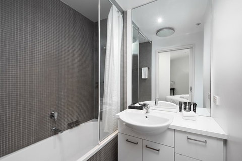 Dockland Kings Lucky 805 - Darwin Holiday 3