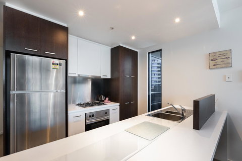 Dockland Kings Lucky 805 - Darwin Holiday 10