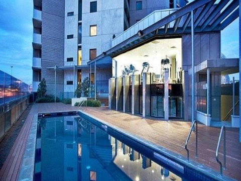 Dockland Kings Lucky 805 - Darwin Holiday 22