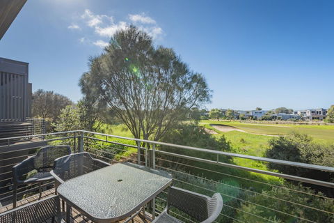 Stylish 3 Bedroom Townhouse - Free Parking - Darwin Holiday 13