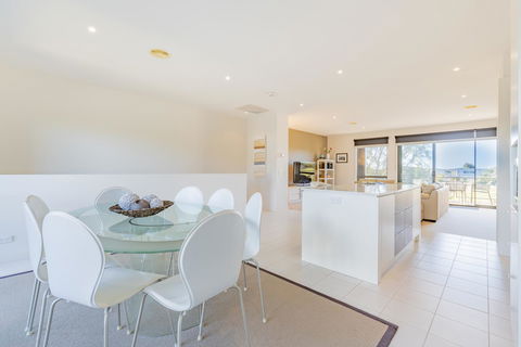 Stylish 3 Bedroom Townhouse - Free Parking - Darwin Holiday 14