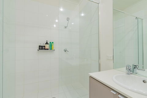 Stylish 3 Bedroom Townhouse - Free Parking - Darwin Holiday 17