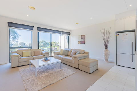 Stylish 3 Bedroom Townhouse - Free Parking - Darwin Holiday 16