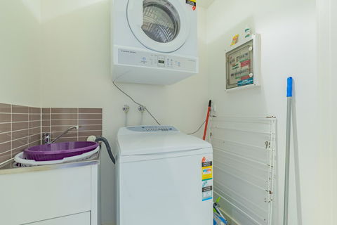 Stylish 3 Bedroom Townhouse - Free Parking - Darwin Holiday 21