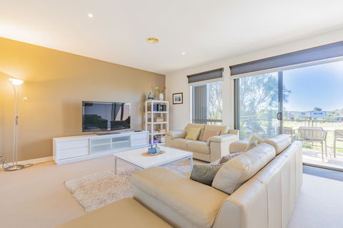 Stylish 3 Bedroom Townhouse - Free Parking - Darwin Holiday 9