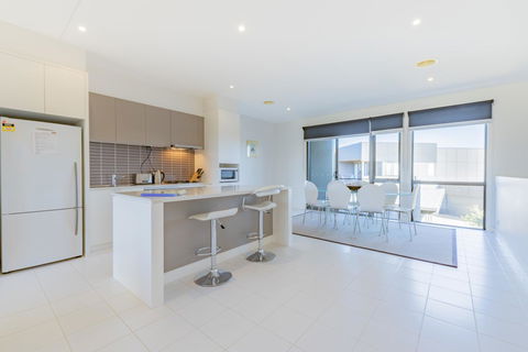 Stylish 3 Bedroom Townhouse - Free Parking - Darwin Holiday 3