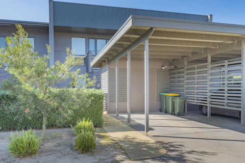 Stylish 3 Bedroom Townhouse - Free Parking - Darwin Holiday 24